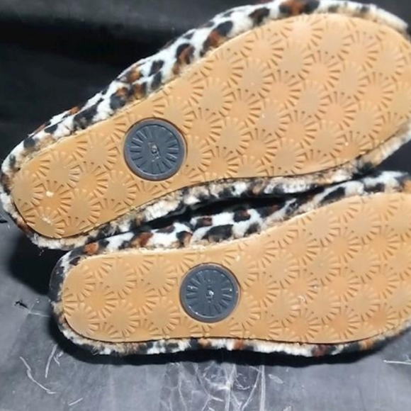 Ugg slippers size 10 - Picture 3 of 3